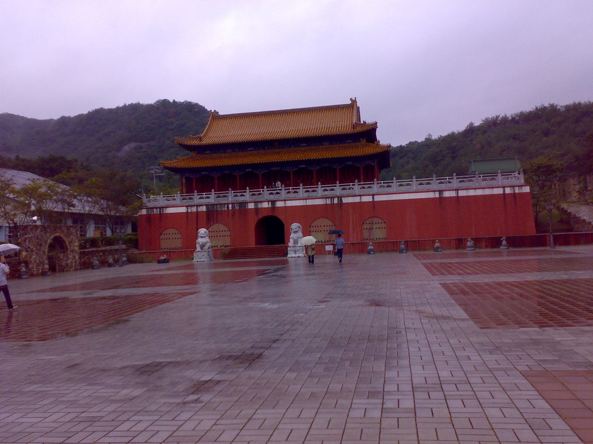 雨の天安門広場